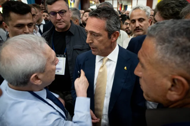 Fenerbahçe'de Gergin Toplantı: Ali Koç Aziz Yıldırım'a Yanıt Verdi