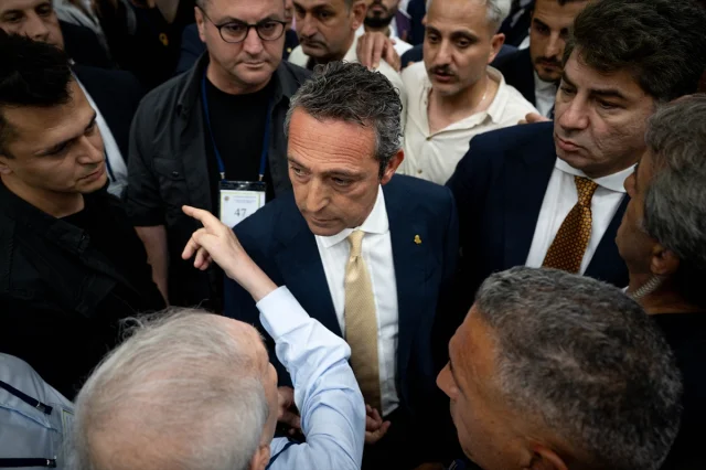 Fenerbahçe'de Gergin Toplantı: Ali Koç Aziz Yıldırım'a Yanıt Verdi