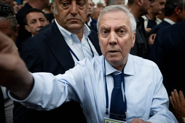 Fenerbahçe'de Gergin Toplantı: Ali Koç Aziz Yıldırım'a Yanıt Verdi