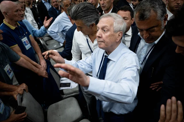 Fenerbahçe'de Gergin Toplantı: Ali Koç Aziz Yıldırım'a Yanıt Verdi