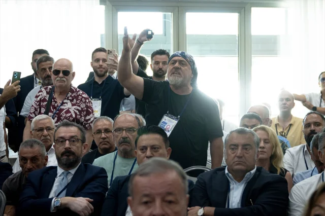 Fenerbahçe'de Gergin Toplantı: Ali Koç Aziz Yıldırım'a Yanıt Verdi
