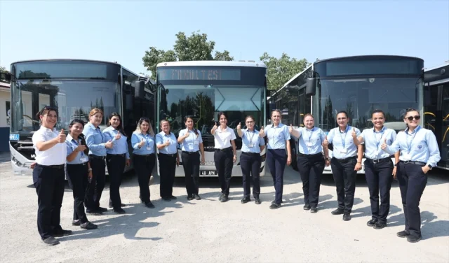 Muğla'da Kadın Şoförlerden Yolculara Güvenli ve Neşeli Ulaşım