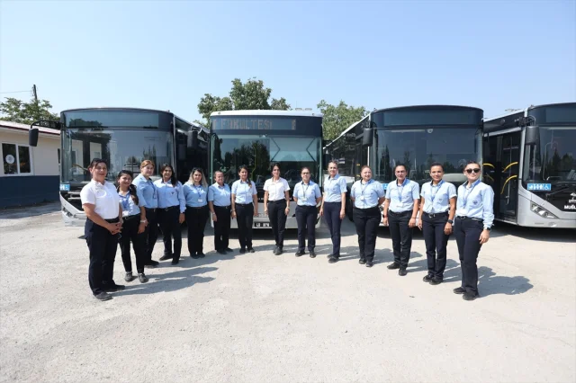 Muğla'da Kadın Şoförlerden Yolculara Güvenli ve Neşeli Ulaşım