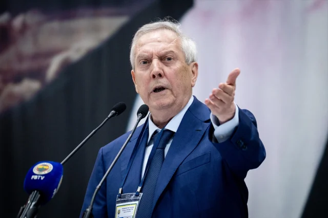 Aziz Yıldırım'dan Fenerbahçe'ye Önemli Uyarılar ve Eleştiriler