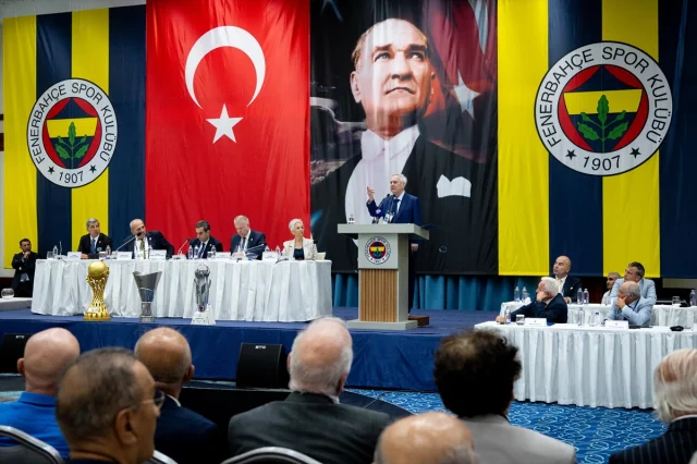 Aziz Yıldırım'dan Fenerbahçe'ye Önemli Uyarılar ve Eleştiriler