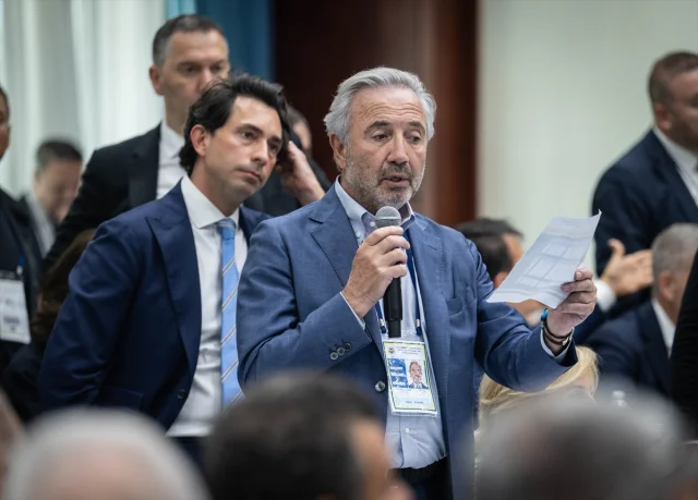Aziz Yıldırım'dan Fenerbahçe'ye Önemli Uyarılar ve Eleştiriler