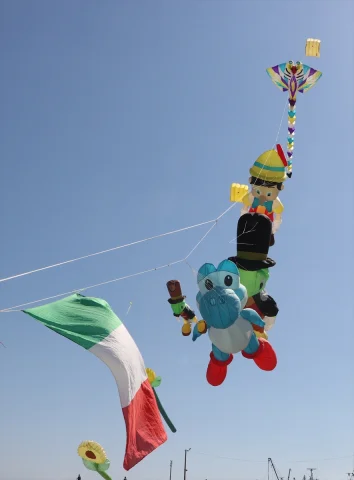 Tekirdağ'da Renkli Anlara Sahne Olan Trakya Uçurtma Festivali Başladı
