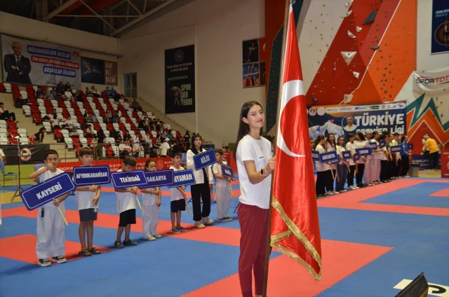 Karate Premier Ligi'nde Nefes Kesen Mücadele Muş'ta Başladı