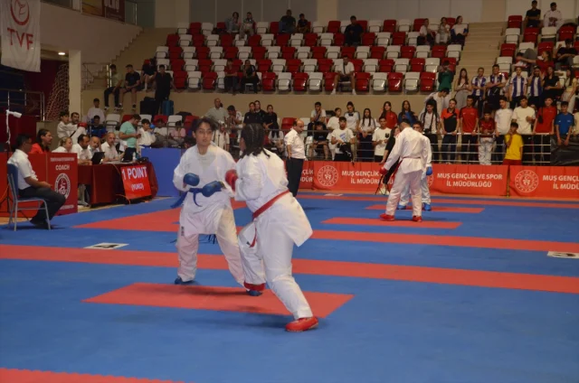 Karate Premier Ligi'nde Nefes Kesen Mücadele Muş'ta Başladı