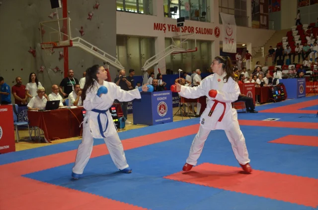 Karate Premier Ligi'nde Nefes Kesen Mücadele Muş'ta Başladı