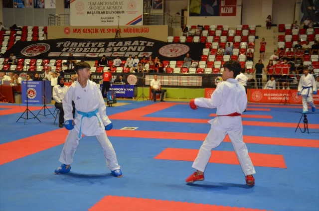 Karate Premier Ligi'nde Nefes Kesen Mücadele Muş'ta Başladı