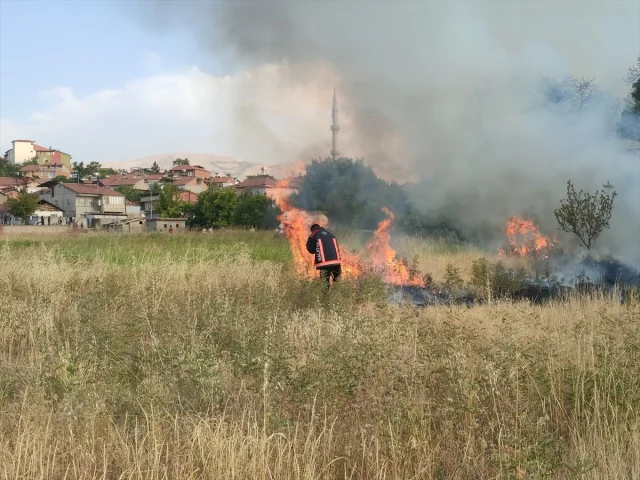 Malatya Yeşilyurt'ta Otluk Yangını Kontrol Altına Alındı