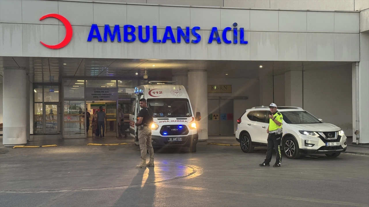 Kayseri'deki Trafik Kazasında Bir Başkomiser ve Polis Memuru Yaralandı