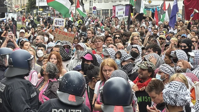 Berlin'de Filistin'e Destek Gösterisindeki Polis Müdahalesi Tepki Çekti