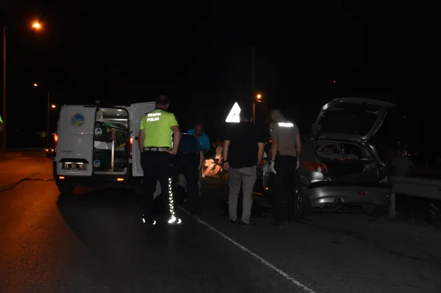 Sakarya'da Genç Sürücünün Trajik Kazası: Bariyerlere Çarparak Hayatını Kaybetti