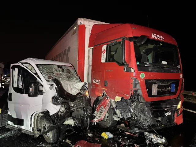 Adana'da Zincirleme Trafik Kazası: 8 Yaralı