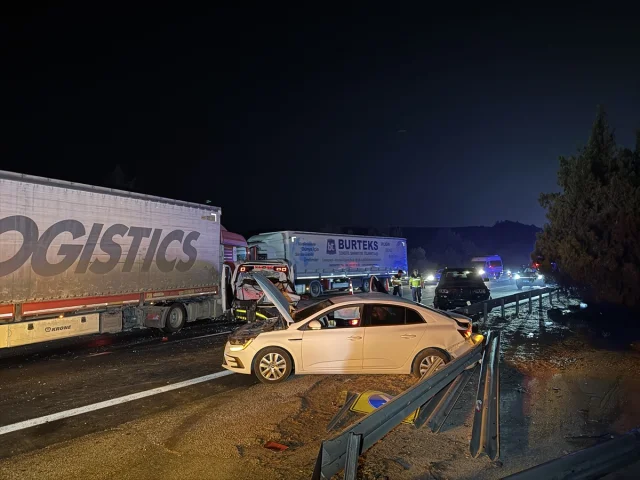 Adana'da Zincirleme Trafik Kazası: 8 Yaralı