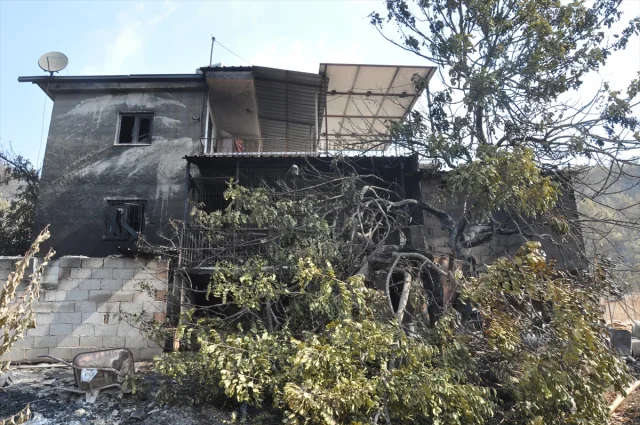 Silifke’de Büyük Mücadele ile Orman Yangını Kontrol Altında