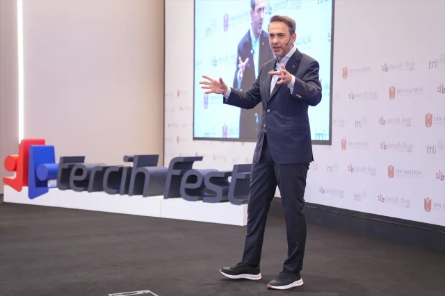 Bakan Bayraktar Gençlerle Enerji Geleceğini Konuştu