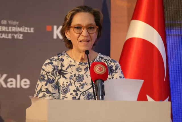 Kale Seramik Çanakkale'de Yıl Dönümünü Coşkuyla Kutladı: Yeni Fabrikanın Temeli Atıldı