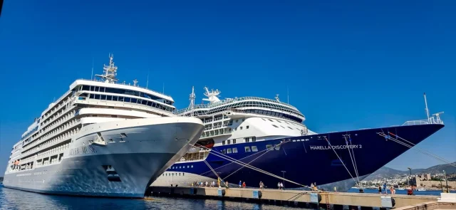 Bodrum'a Turist Akını: İki Büyük Kruvaziyer Limana Demir Attı