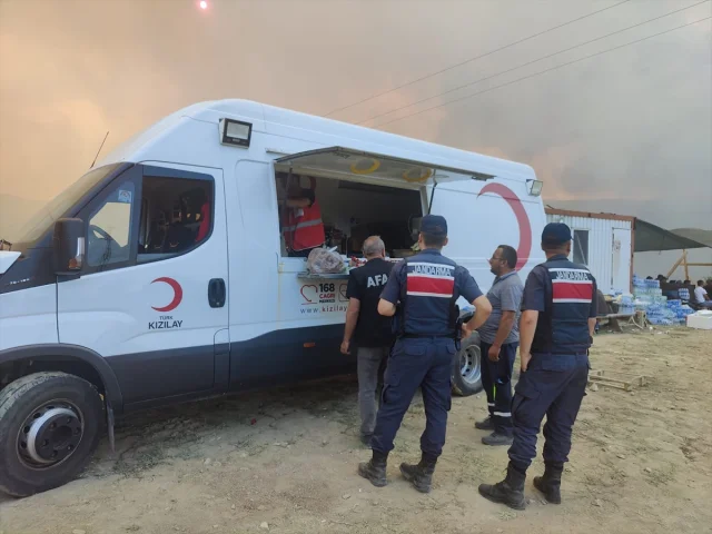 Türk Kızılay'ın Orman Yangınlarıyla Kararlılığı: Destek Faaliyetleri Sürüyor