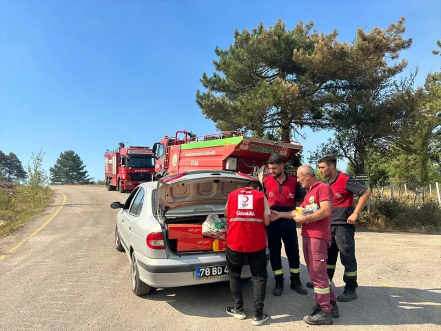 Türk Kızılay'ın Orman Yangınlarıyla Kararlılığı: Destek Faaliyetleri Sürüyor