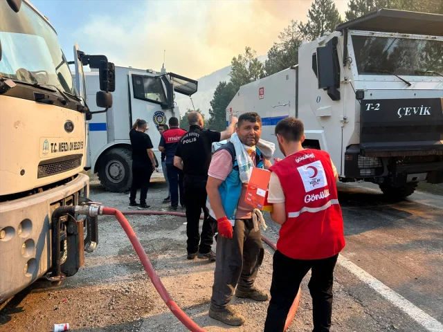 Türk Kızılay'ın Orman Yangınlarıyla Kararlılığı: Destek Faaliyetleri Sürüyor