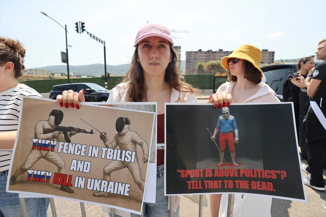 Tiflis'te Rus Sporculara Protesto: Dünya Eskrim Şampiyonası'nda Gerginlik