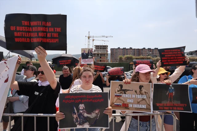 Tiflis'te Rus Sporculara Protesto: Dünya Eskrim Şampiyonası'nda Gerginlik
