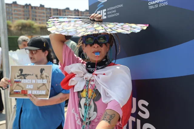 Tiflis'te Rus Sporculara Protesto: Dünya Eskrim Şampiyonası'nda Gerginlik