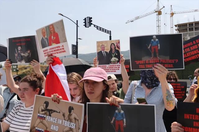 Tiflis'te Rus Sporculara Protesto: Dünya Eskrim Şampiyonası'nda Gerginlik