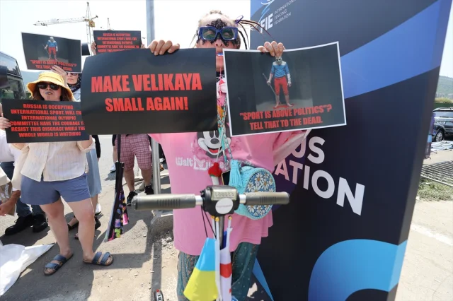 Tiflis'te Rus Sporculara Protesto: Dünya Eskrim Şampiyonası'nda Gerginlik