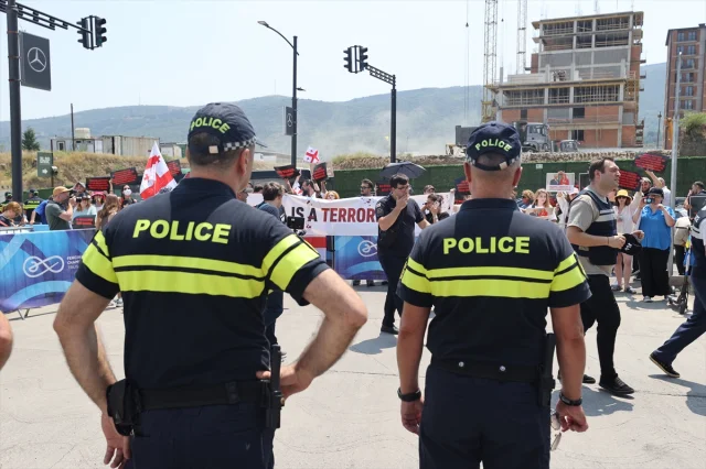 Tiflis'te Rus Sporculara Protesto: Dünya Eskrim Şampiyonası'nda Gerginlik