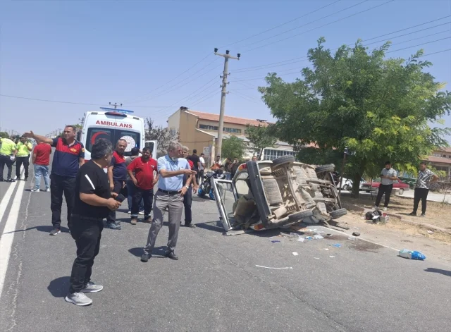 Nevşehir'de Otomobil ve Motosiklet Çarpıştı: Üç Kişi Yaralı