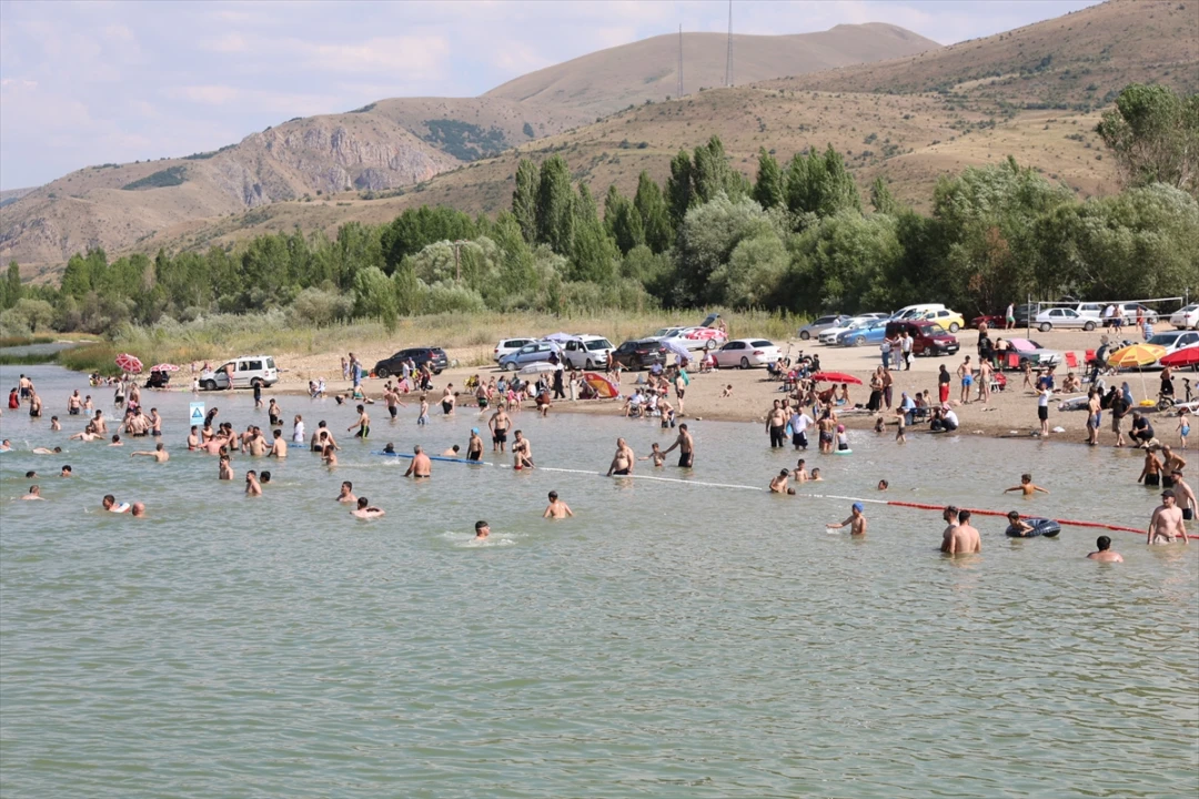 Bayburt'ta Çoruh Nehri'nde Serinleme Keyfi