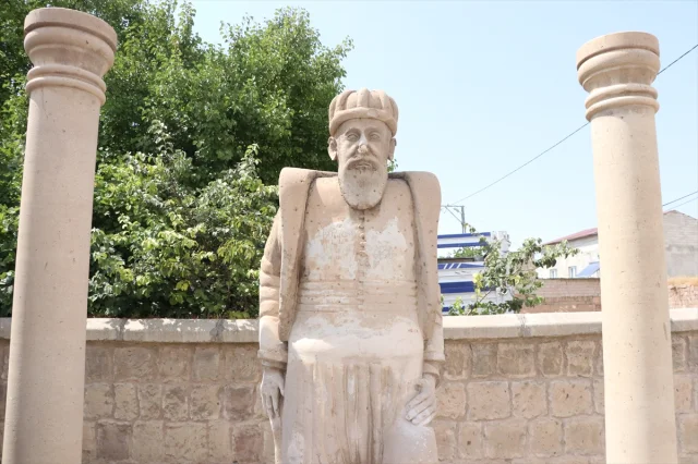 Mimar Sinan'ın Heykeline Yapılan Saldırı Sonrası Onarım Tama...