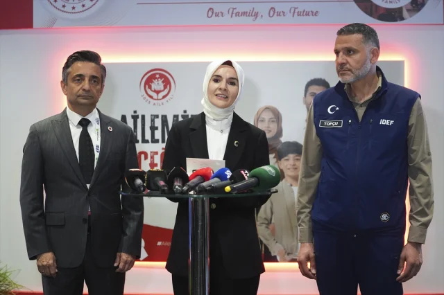 Bakan Göktaş'ın IDEF 2025 Ziyaretinde Savunma Sanayisine Dai...