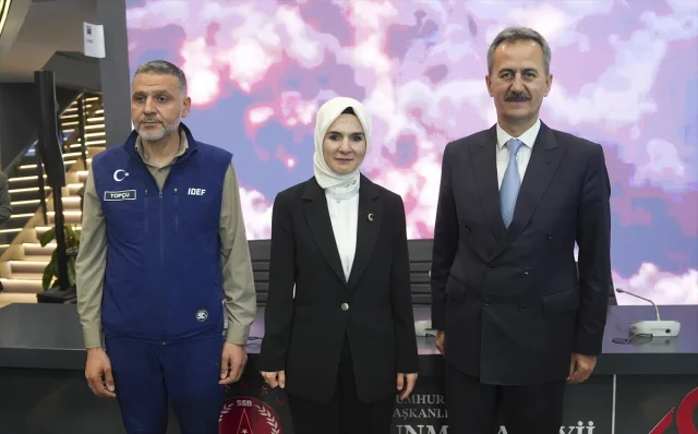 Bakan Göktaş'ın IDEF 2025 Ziyaretinde Savunma Sanayisine Dair Önemli Mesajlar