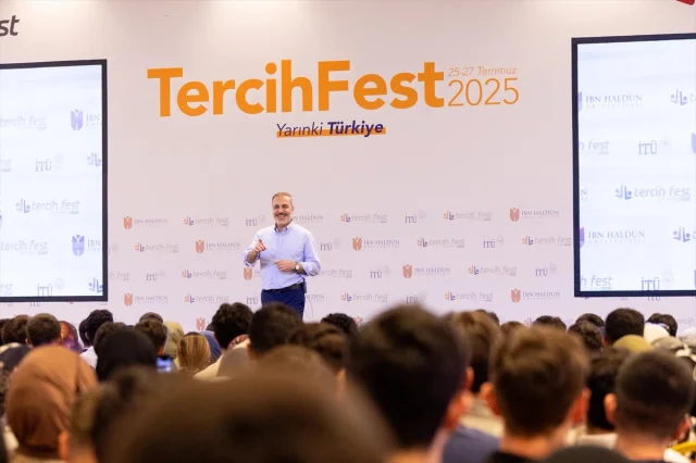 Hakan Fidan Gençlerle TercihFest 2025'te Buluştu