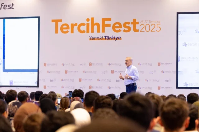 Hakan Fidan Gençlerle TercihFest 2025'te Buluştu