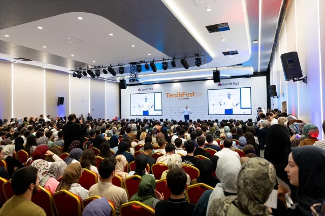 Hakan Fidan Gençlerle TercihFest 2025'te Buluştu