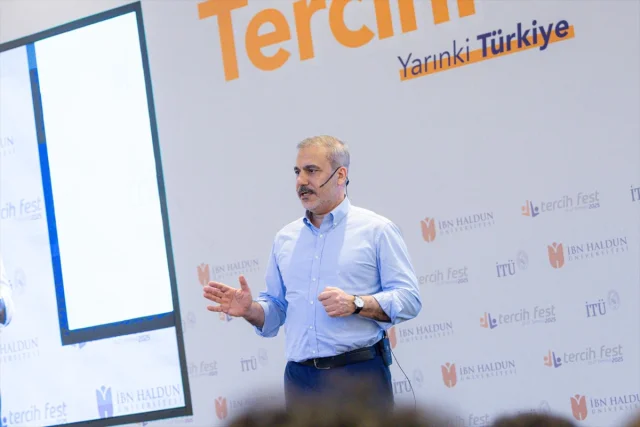 Hakan Fidan Gençlerle TercihFest 2025'te Buluştu
