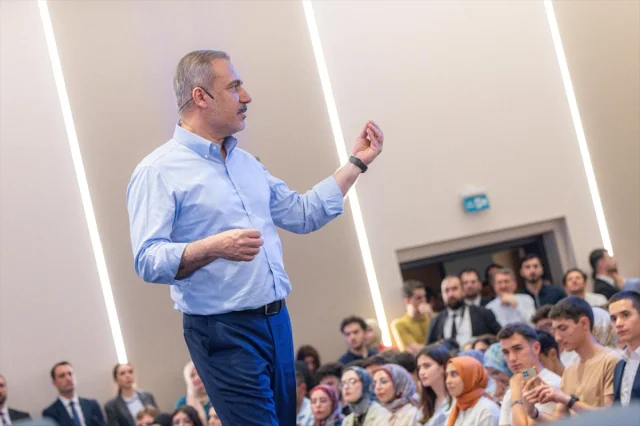 Hakan Fidan Gençlerle TercihFest 2025'te Buluştu