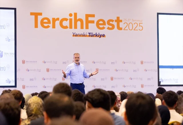 Hakan Fidan Gençlerle TercihFest 2025'te Buluştu
