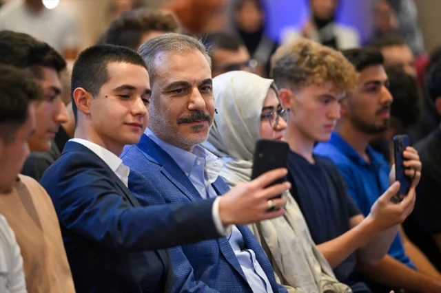 Hakan Fidan Gençlerle TercihFest 2025'te Buluştu