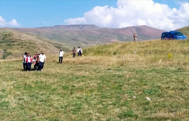 Erzurum'da Biçerdöver Faciası: Yaralının Yardımına Ambulans...