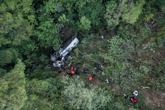 Bursa'daki Orman Yangınına Müdahale Yapan Tanker Kaza Yaptı