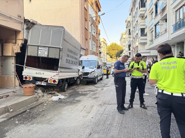 Maltepe'de Kamyonet Dehşeti: Yayaya Çarpan Sürücü Kaçtı