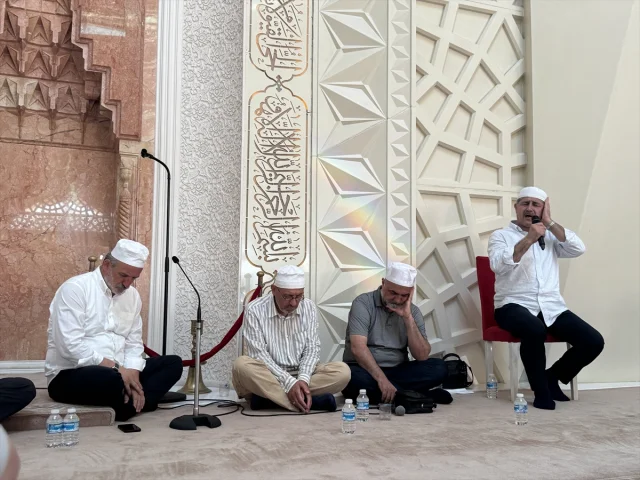 İslam Tarihçisi Prof. Dr. Mustafa Sabri Küçükaşcı'nın Anısına Özel Mevlit Programı Düzenlendi